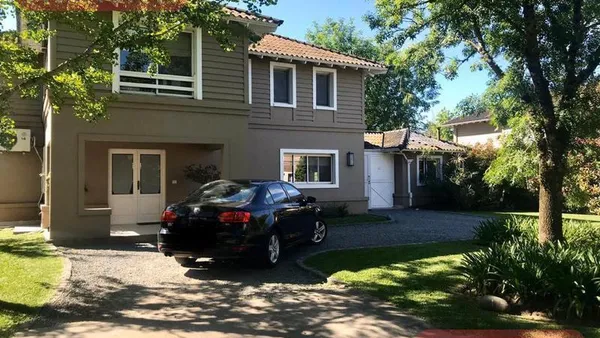 Casa en PILAR LA LEGUA EXCELENTE CASA DISEÑO TRADICIONAL VENTA U$D 355.000.-