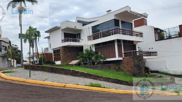 Casa en Se vende importante casa Barrio Agucates en esquina a metros de costanera con vistas al Rio