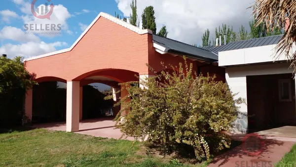 Casa en Venta- Casa 3 dormitorios + Depto. 1 dormit- Country Los Cedros I- Plottier- Neuquén
