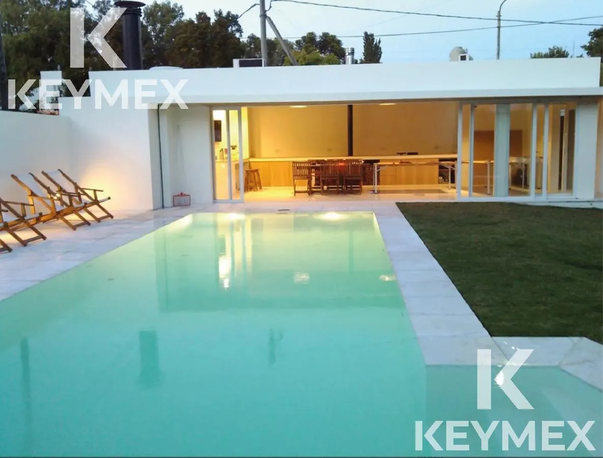 Casa en 26 bis esquina 422 Villa Elisa