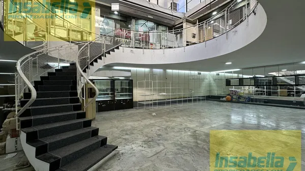 Local Comercial en Rivadavia al 2664, entre San Luis y Cordoba