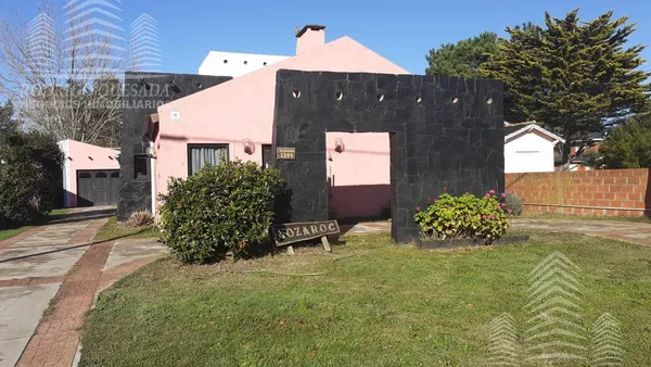 Casa en Hernandarias al 1400